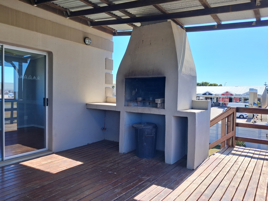 To Let 3 Bedroom Property for Rent in Wavecrest Eastern Cape